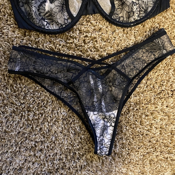 LAST DAY -- VS Embroidered Matching Set - Picture 11 of 15